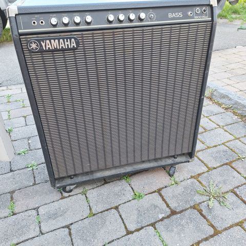 *reservert * Bassforsterker, Yamaha