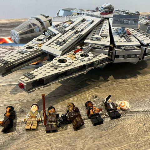 LEGO 75105 MILLENNIUM FALCON