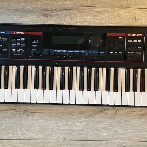 Roland Juno-di synth