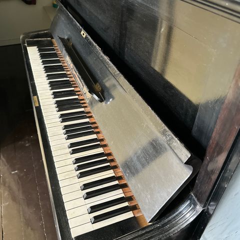 Piano gis bort mot henting