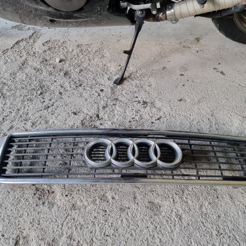 Audi 100 C4 grill. OEM