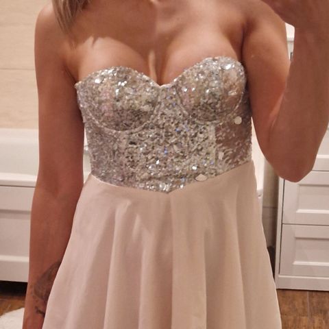 Elegant fin kjole