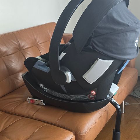 Bilstol Cybex Aton 5 med ISOfix base