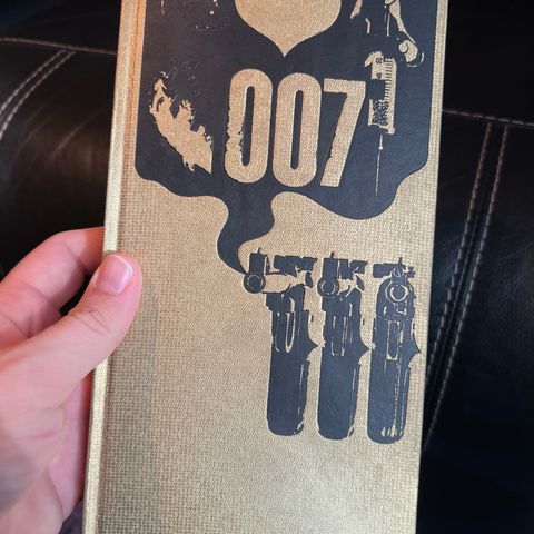 James Bond og mannen med gullpistolen