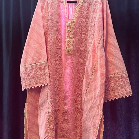 Lawn kurta (m/dupatta) fra Sana Safnaz