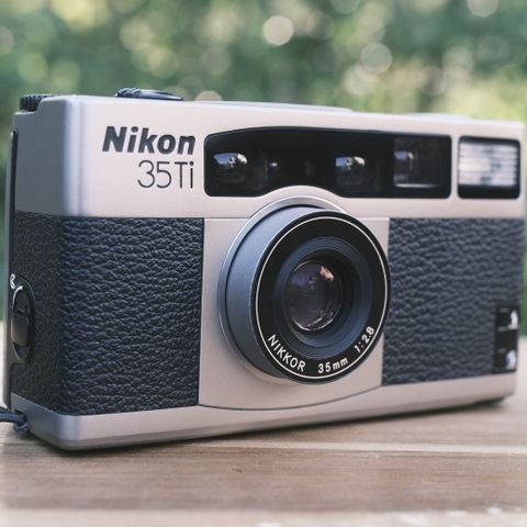 Nikon 35ti premium kompaktkamera analog 35mm - Titanium