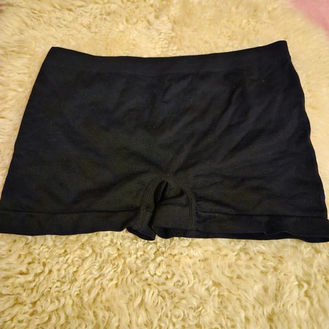 Svart shorts str S / M