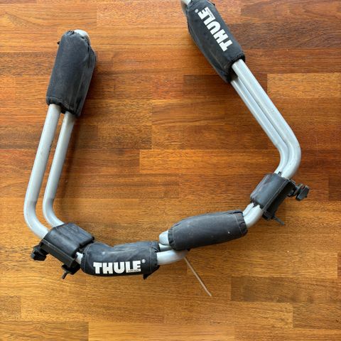 Thule kajakkholder til takstativ bil selges kr 450,-