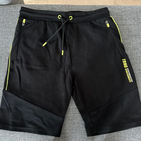 Svarte shorts, lite brukt