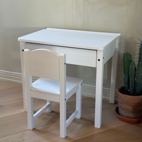 IKEA SUNDVIK stol og skrivebord til barn, hvit