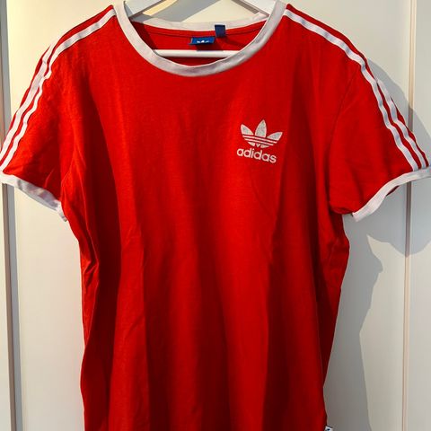 Adidas t-skjorte (M)