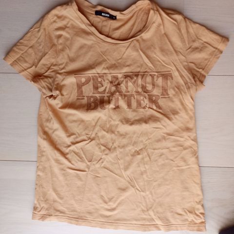 Peanut butter tee. T-skjorte. Str S, passer også en M.