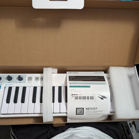 Arturia KeyStep - Portable MIDI Keyboard and Sequencer