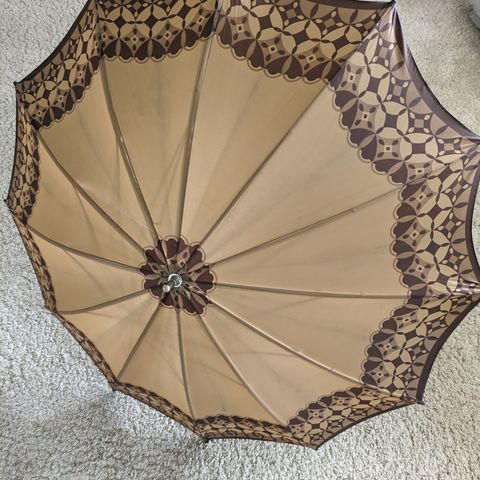 Gammel fin paraply fra 1950-/60-tallet i fin stand, selges