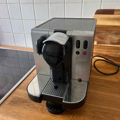 Nespressomaskin Delonghi lattissima