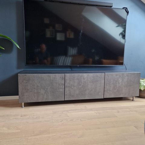 Bestå TV-benk fra Ikea