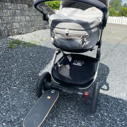 Reservert Stokke Trailz med bagdel og søskenbrett