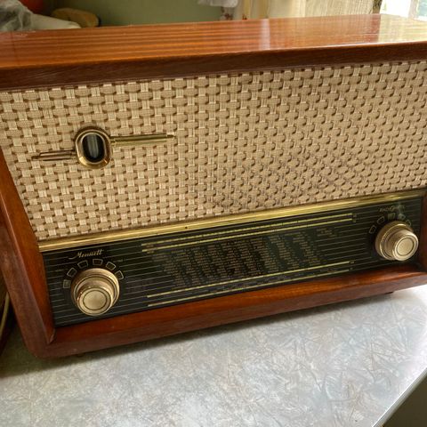 Retro radio