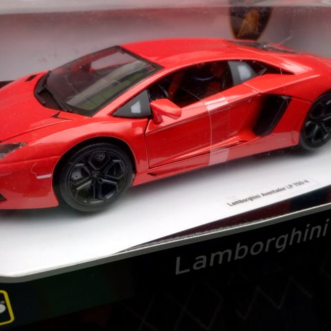 Lamborghini Aventador  LP 700-4  - 1:18