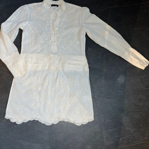 Bluse med broderi merke Day Birger et Mikkelsen str 38