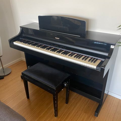 Roland Digitalt Piano (HP 377 PE)