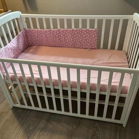 Bedsidecrib/sprinkelseng RESERVERT