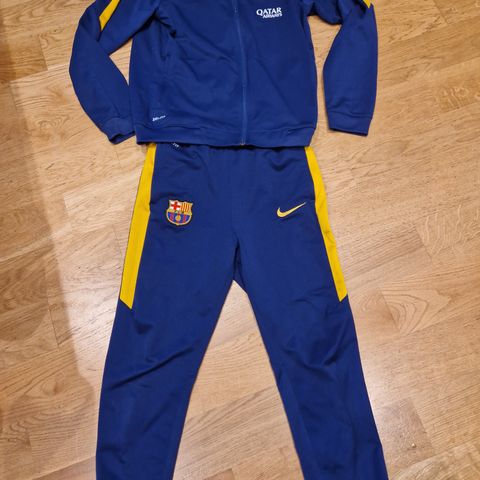 Nike dri - fit / FC Barcelona treningsdress str. 147/158