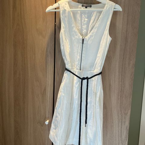 Hvit kjole fra Tommy Hilfiger