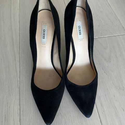 Guess pumps, str.39