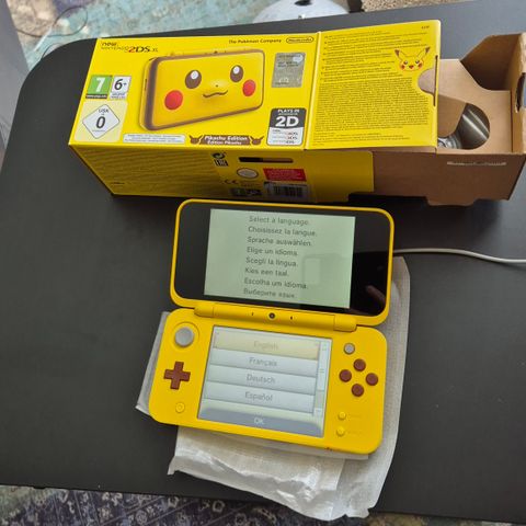 2DS XL Pikachu edition