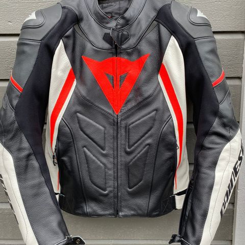 Dainese skinnjakke