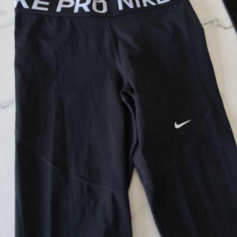 Treningstights fra Nike.