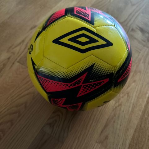 Ball Fotball Umbro Neo Trainer str 5