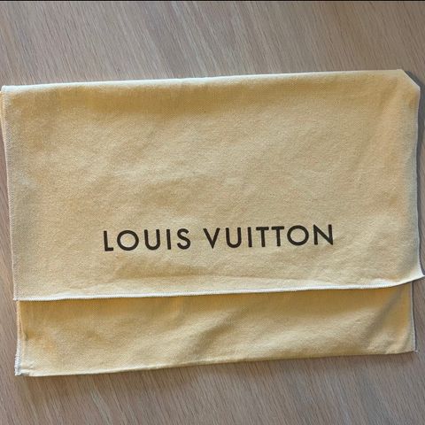 Louis Vuitton dustbags selges