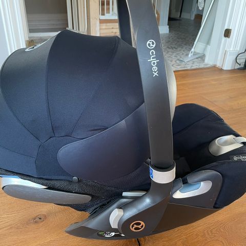 Cybex Cloud Z i-size bilstol med base