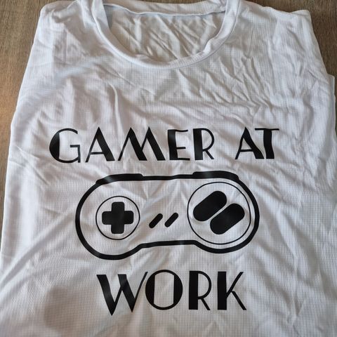 T-skjorte gamer at work