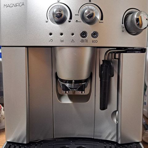 Kaffemaskin DeLonghi Magnifica