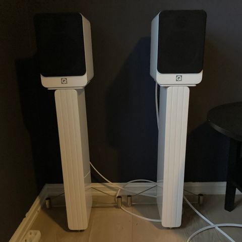 Q  Acoustics concept 20 med stativ