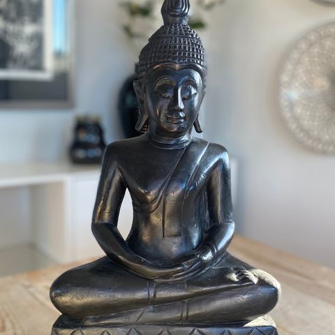 Vakker Buddha 🌸 45 cm høy.