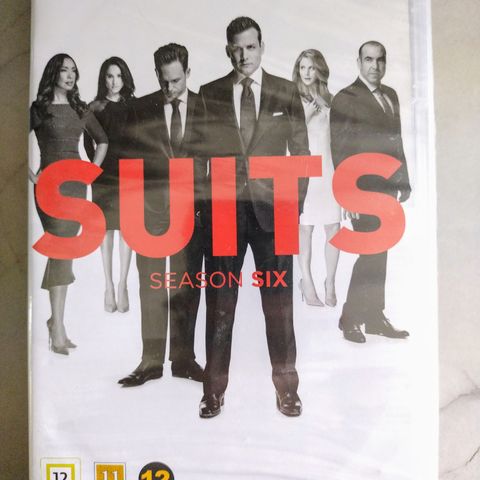 Dvd serie. Suits. Sesong 6. Norsk tekst. Ny i plast.