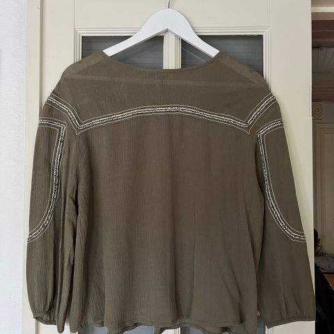 Olivengrønn bluse - nypris 650kr