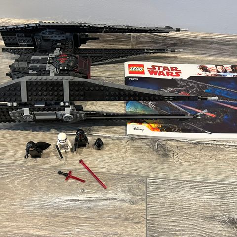 LEGO 75179  Kylo Ren's TIE Fighter