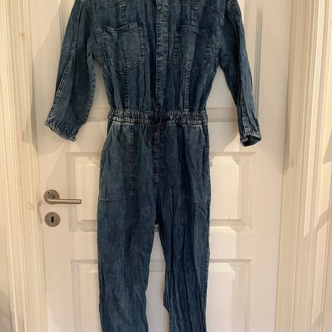 Jumpsuit i denim fra Kappahl str S