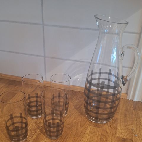 Mugge med 4 glass. Saftmugge,  sangeria