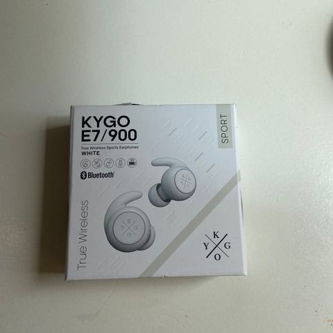 Kygo E7/900 WHITE og Beats Solo Svart Selges billig!