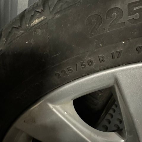 Bmw felger med dekk 225/50 R17