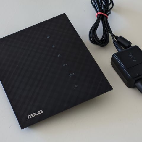 Asus RT-N56U router med 2,4 og 5,0 Ghz WiFi