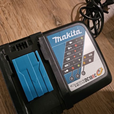 Makita hurtilader DC18RC