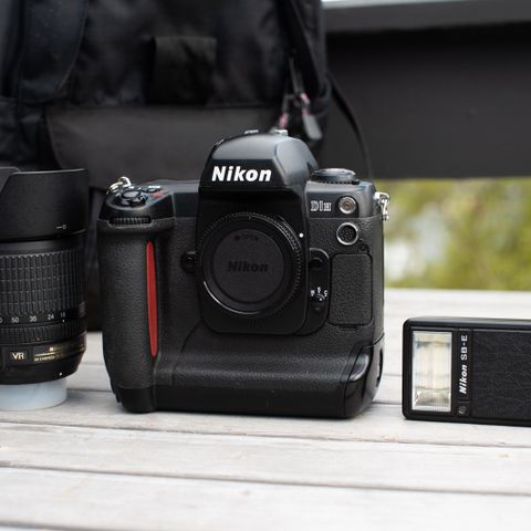 Nikon d1H kit med foto-ryggsekk