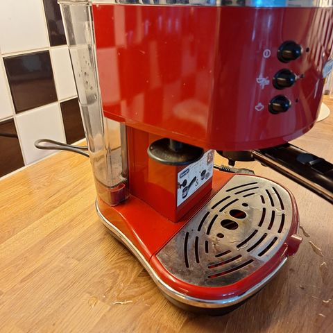 Kaffe maskin DeLonghi selgers billig
